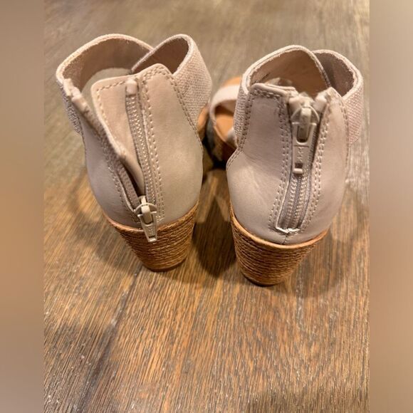 Cliffs by white mountain wedges/ sandals - Picture 3 of 7